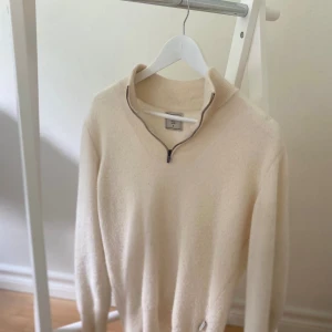 Stickad Half Zip | Scalpers  - Tja! Säljer en snygg half zip från märket Scalpers | Nypris ligger runt 1200, mitt pris 399kr | Skick 8/10 