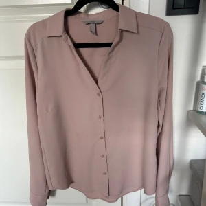 Skjorta/blus - Använd ett fåtal gånger, fint skick. 