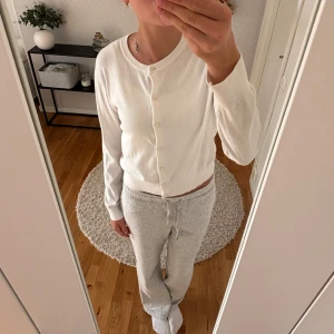 Kofta  - Kofta ifrån hm passar mig som vanligtvis har xs-s, använd och något nopprig❤️