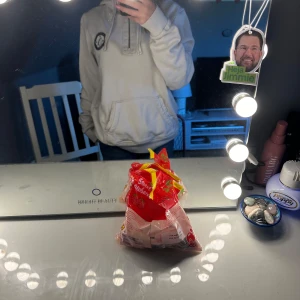 Tjock tröja  - Säljer denna tjock tröjan till killar. Då jag fått den o ej använder den då den är lite för stor. 