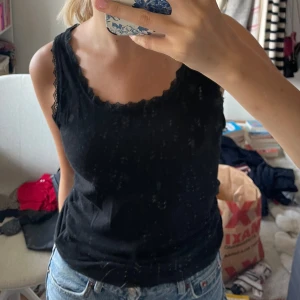 linne - fint svart spetslinne🙏 storlek s men passar som m