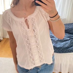 Odd Molly blus - Säljer min jättefina blus från Odd Molly. Den är i bra skick.😊 skriv om ni har funderingar! Pris kan diskuteras💕