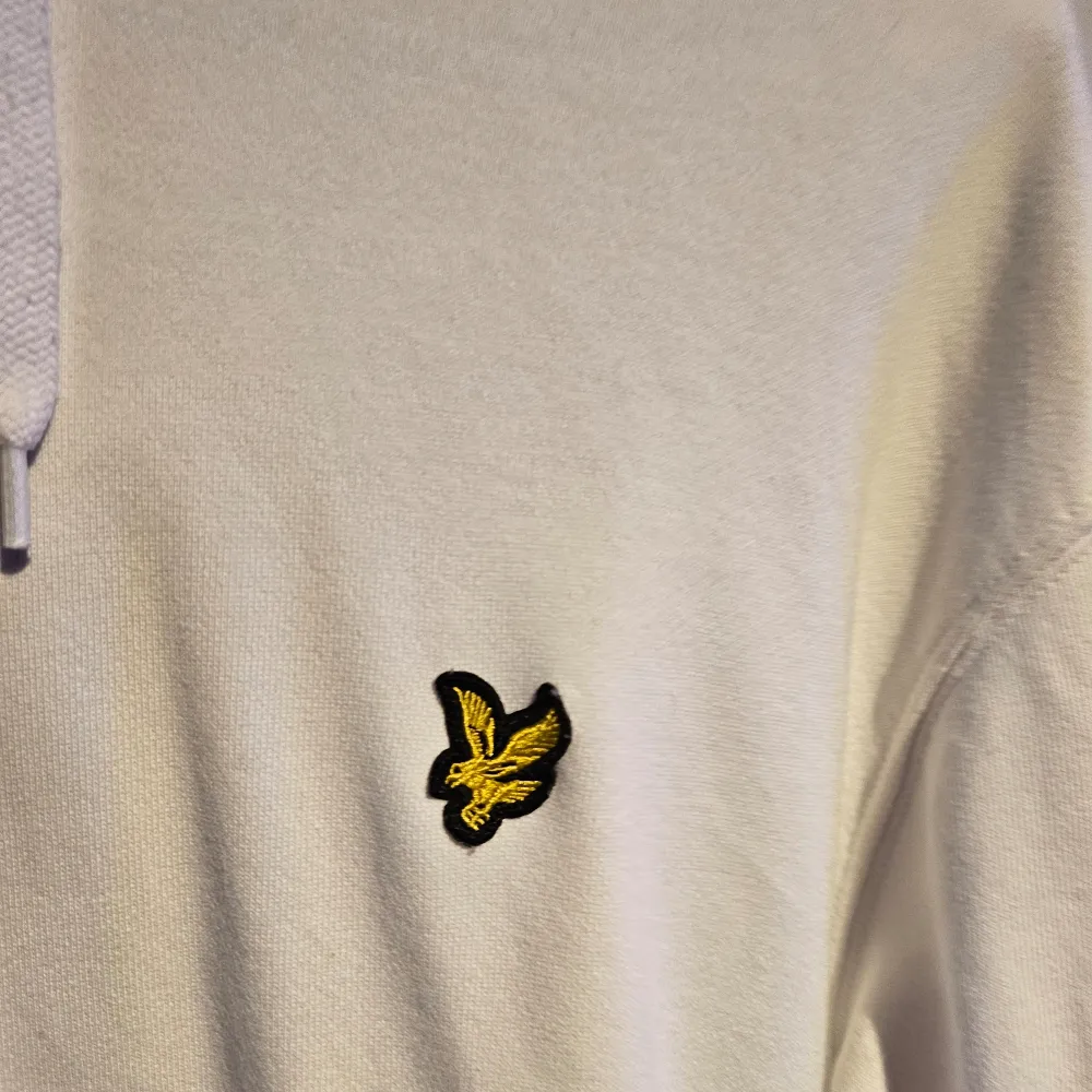 Lyle & scott hoodie använd fåtal gånger, inga märken eller skador på den.. Hoodies.