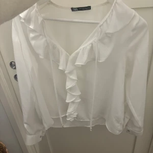 Snygg zara blus - Vet ej om den säljs längre men har aldrig används då det inte är min stil
