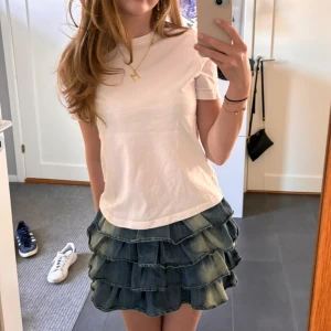 Jeans Volang kjol - As snygg jeans volang kjol (barn storlek, men passar mig som har s i vanliga fall)