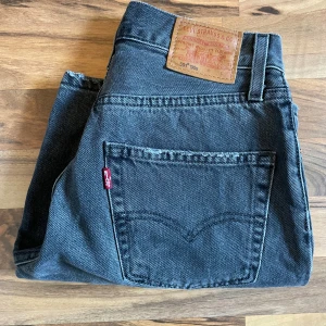 90’s levi’s jeans-shorts - ett par snygga shorts från levi’s som knappt har använts! står ingen storlek i dem men skulle tippa på xs-s. vid frågor eller funderingar, skicka ett meddelande:)