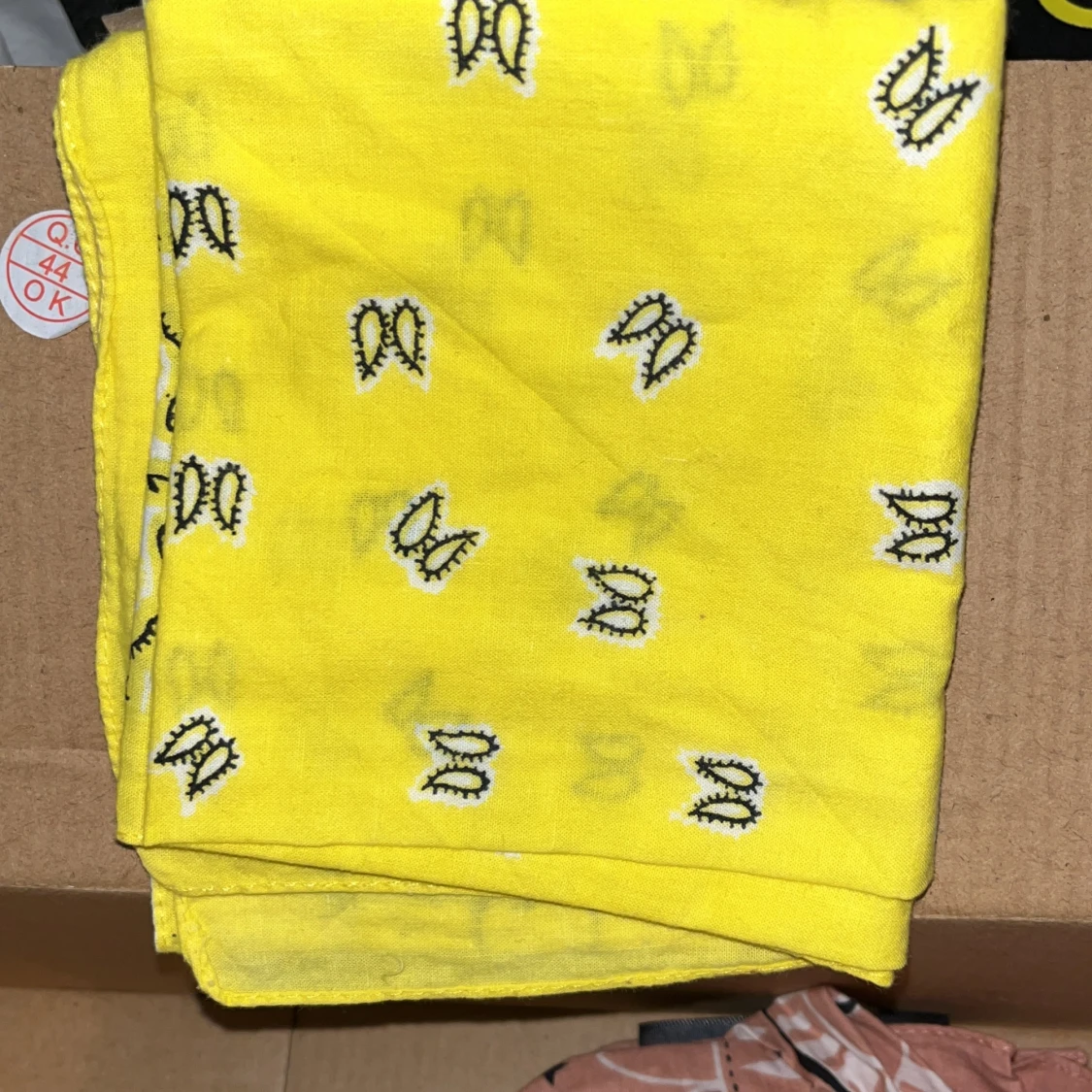 Färgglada halsdukar i olika mönster - 92