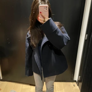 Kappa - Super fin kappa i bra skick från gina tricot! Säljs för att den inte kommer till andvänding💗 Skriv priv för bilder! Nypris 600kr💗