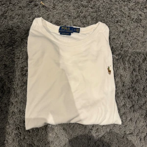 Ralph lauren t shirt - Ralph t shirt som är använd men bra skick