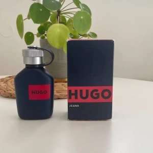Hugo Boss Jeans 75ml - 75ml flaska och 60ml kvar  Pris är förhandlingsbart Bra skick Nypris 800