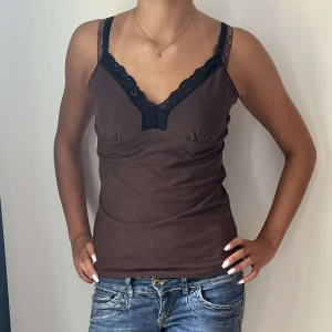 Brunt spetslinne - Säljer detta supersöta linnet då de inte används! 💕