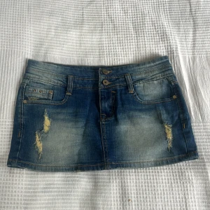 Jeans kjol  - Jättesnygg jeans kjol älskar den säljer bara för är i behov av pengar. Kan sänka priset