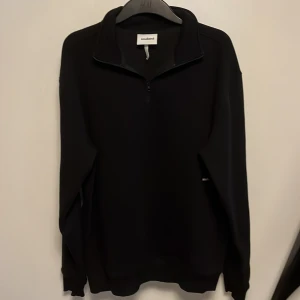 Soulland Half Zip - Använd 1 gång Perfekt inför Hösten Storlek: L  Nytt pris: 900kr Mitt pris: 600kr