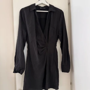 Klänning zara  - Säljer denna super fina klänning ifrån zara i mycket bra skick då den tyvärr inte kommer till användning  Storlek M  Pris 250kr 