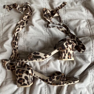 Klackskor🎀 - Jätte fina sommar klackar från Nelly som är använda 2 gånger 🎀  Storlek 37🎀