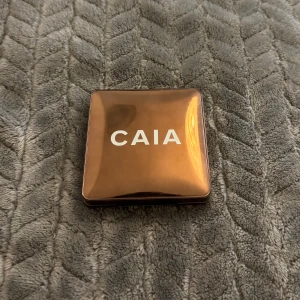 Caia glow bronzer i färgen Antigua - Caia glow bronzer i färgen Antigua, använd ca tre gånger!💗köpt för 395 men säljer för 280