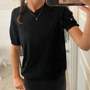 T-shirt - T-shirt från Lindex i tjockare material.