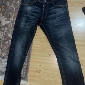 Mörkblå jeansbyxor - Mörkblå dsquared2 jeans 