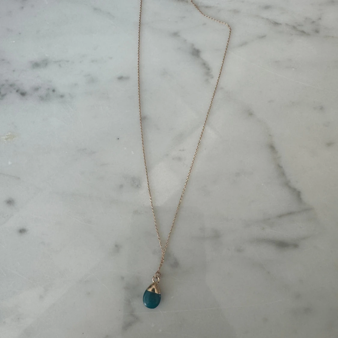 NY! Halsband med halvädelsten