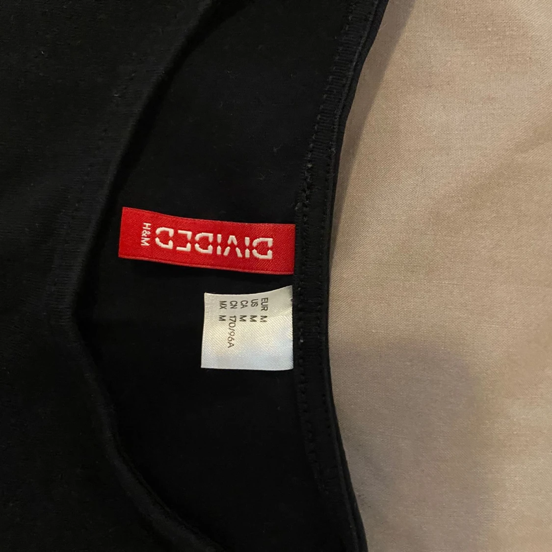 Svart klänning från Divided - 91