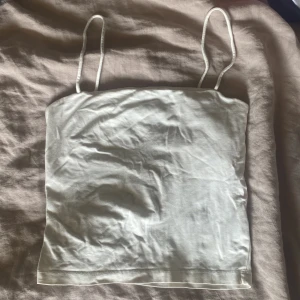 Linne  - Vitt linne från ginatricot 