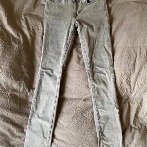 Raka jeans  - Raka jeans från Twist&Tango, inte använda alls ofta. Medelhög till låg midja.