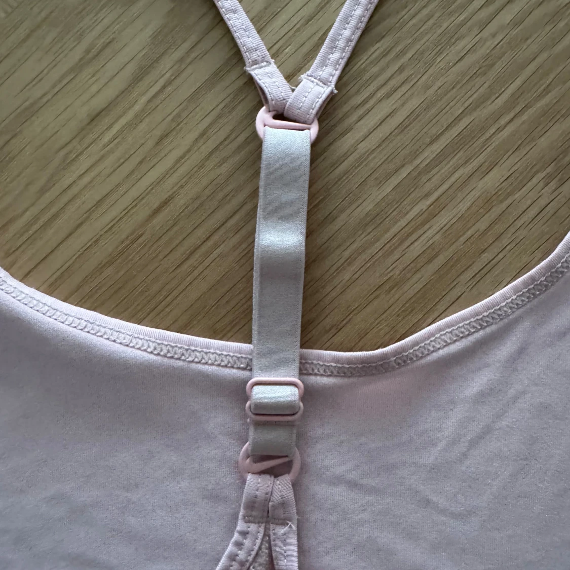 Ljusrosa linnetopp från Nike - 91