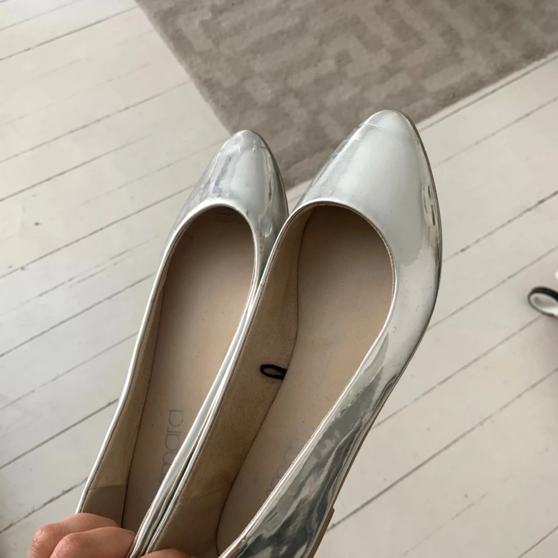 Silvriga ballerinaskor - 91