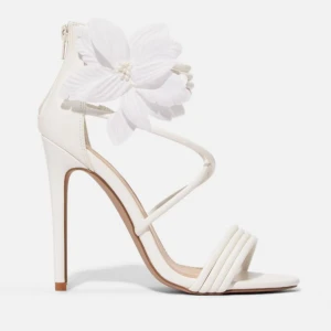 Vita klackar - Ordinariepris: 620kr