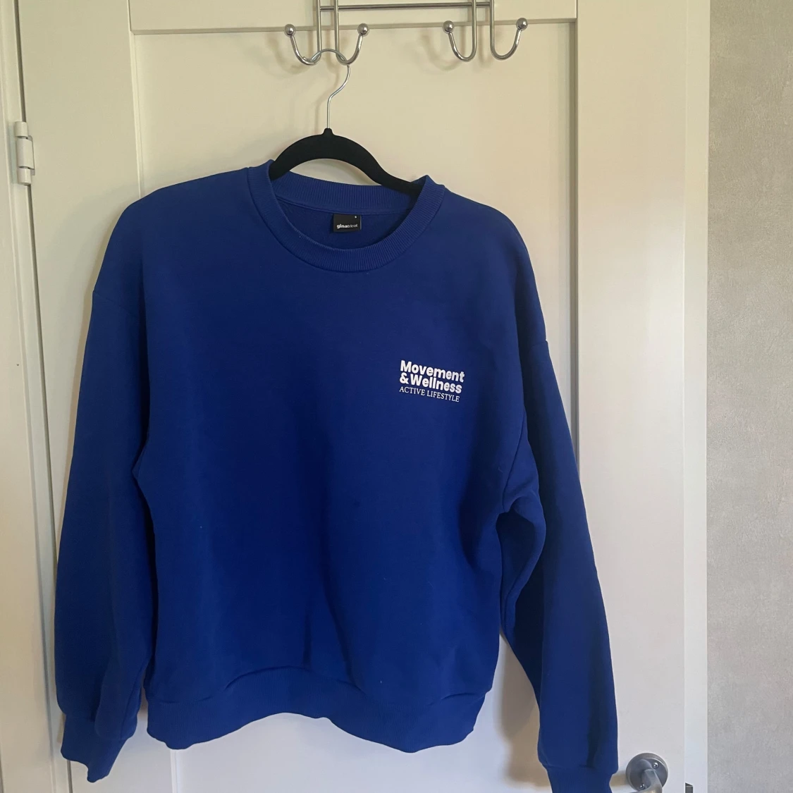 Blå sweatshirt från Gina tricot