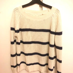 Stickad tröja  - Elegant tröja som funkar för alla tillfällen