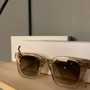 Ett par feta solglasögon från märket chimi i modellen 04 och färgen ecru || 9/10 skick med inga flaws || perfekta till sommaren