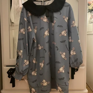 Cinnamoroll tröja/klänning - Den är i ganska bra skick ❤️ Frakten är inräknad i priset