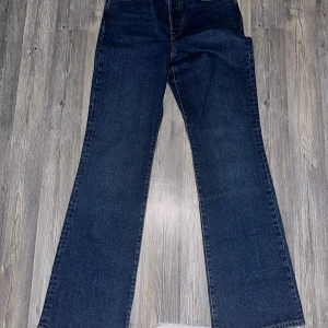 Nya Ribcage levi’s - Säljer dessa helt nya ribcage från levi’s i mörkblått, super fina! W27 L31 Nypris 1300kr