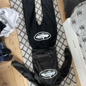 Corteiz traksuit  - Hej säljer denna corteiz traksuiten då jag inte använder den. Kom gärna med bud!