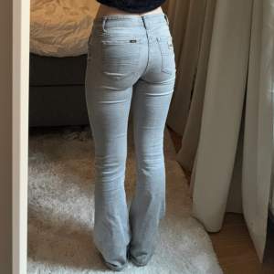 Svinsnygga lågmidjade jeans💖 knappt använda, är 173 cm☺️ 