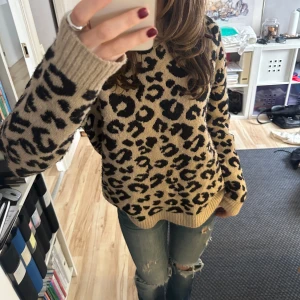 Leopard tröja - Super snygg leopard tröja💕💕 Inga defekter alls knappt använd Storlek S☺️