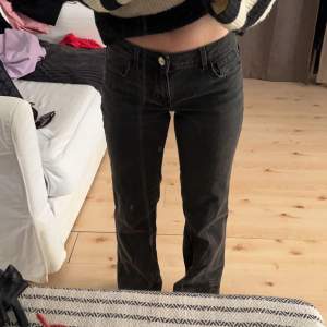 Svartgrå, low waist jeans