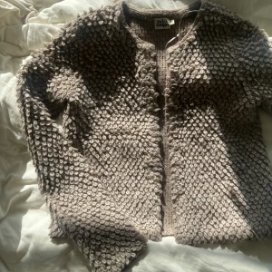 kofta - en super fin kofta från twist and tango, som är typ beige grå 💓