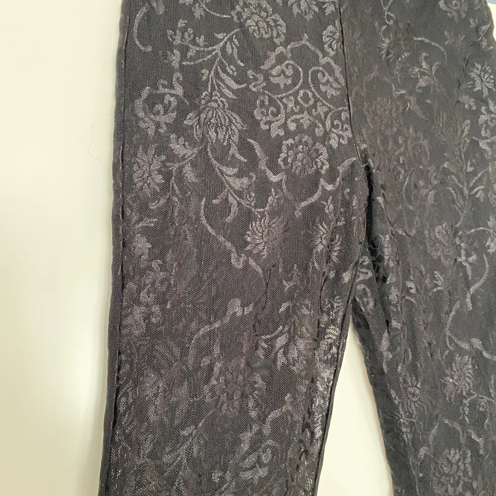 Köpta här på plick, medföljer insydda svarta shorts!🖤. Jeans & Byxor.