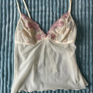 Linne - Supersött linne köpt på plick, aldrig använd av mig! Köparen betalar för frakten och katt finns i hem 🏠 