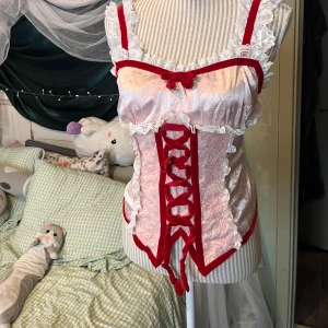 Korsett top - Superfin! Köptes av en tjej på plick men den är tyvärr för stor för mig