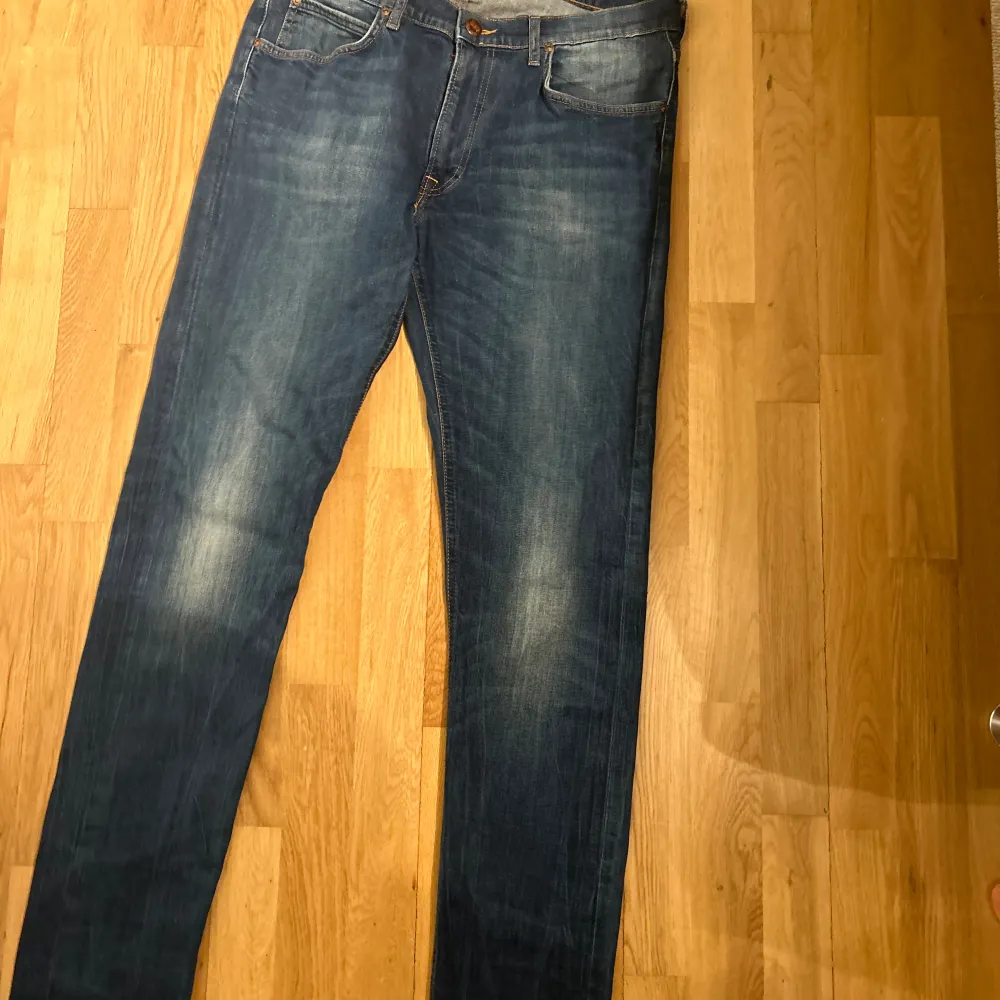 Riktigt snygga lee jeans. skick 5/5. nypris 1200kr mitt pris 499kr.. Jeans & Byxor.