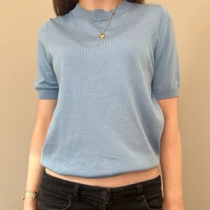 Finnstickad blå t-shirt 💙 - Jätte jätte snygg blå finnstickad t-shirt !