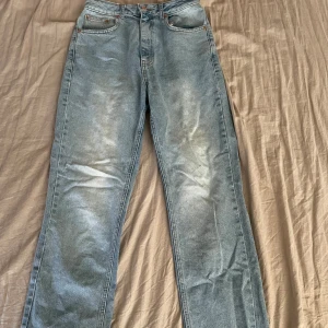 Na-kd jeans  - Storlek 36. Finns att hämta i Storfors. Kan skickas men köparen står för frakt.