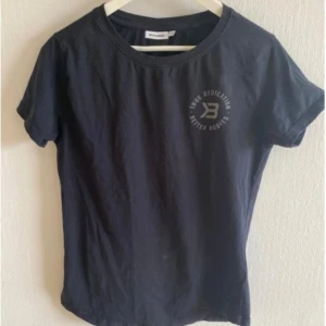 Better Bodies t-shirt stl S  - Herr t-shirt stl S från Better Bodies  Sparsamt använd 