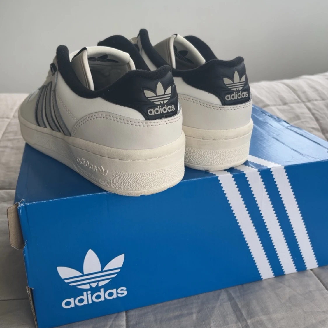 Adidas skor  - 91