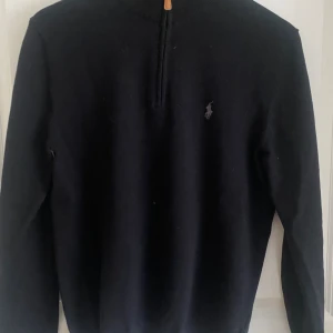 Ralph Lauren half zip - Säljer min Ralph Lauren half zip me väldigt bra skick