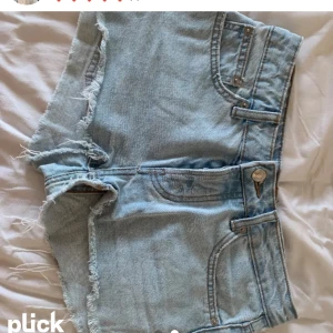 Jeans shorts  - (lånade bilder)Köpt från lager 157 förra sommaren. Säljer de för stora på mig, kan även tänka mig att byta mot en xs eller xxs. Minns inte vad de kostade tyvärr 