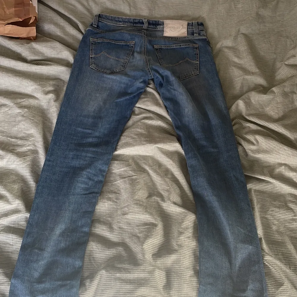 Ett par fräscha Jacob Cohen jeans! Storlek 31, modellen är 696. Skick skulle säga 8/10. Hör av er vid några funderingar!. Jeans & Byxor.